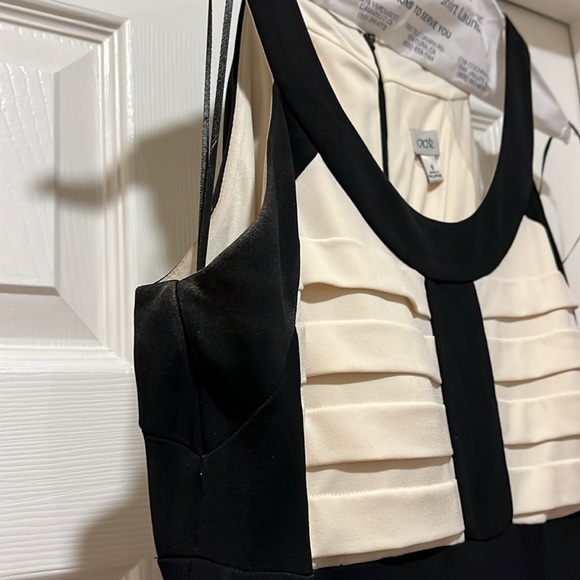 Cach’e Dress Super Flattering, size 6 - Picture 4 of 5